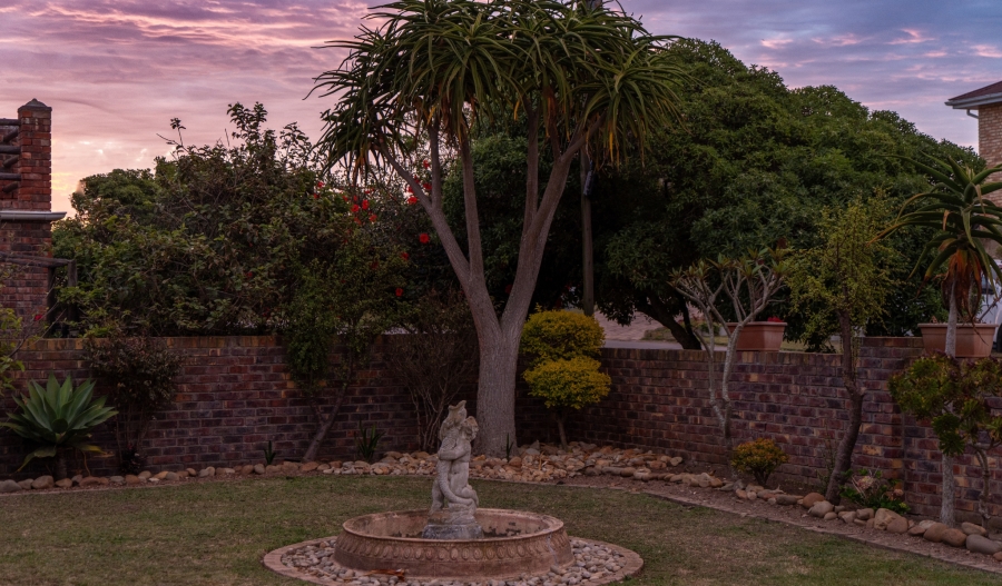 5 Bedroom Property for Sale in Paradise Beach Eastern Cape
